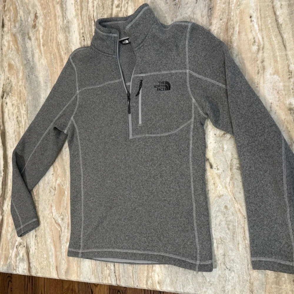 Men’s NORTH FACE Gordon’s Lyons 1/4 zip heathered grey pullover- Size Small